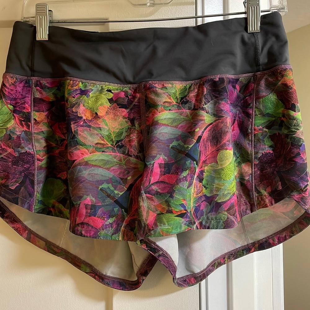 Lululemon Speed Up Low Rise 2 1/2” Lined Short Athletic Size 6 Gray/Multi Sport